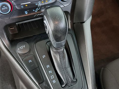 Used 2018 Ford Focus SE w/ SE Appearance Package image 19