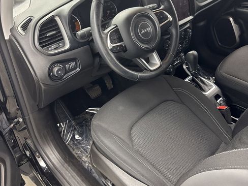 Used 2023 Jeep Renegade Latitude w/ Premium Group AWD/4WD image 16