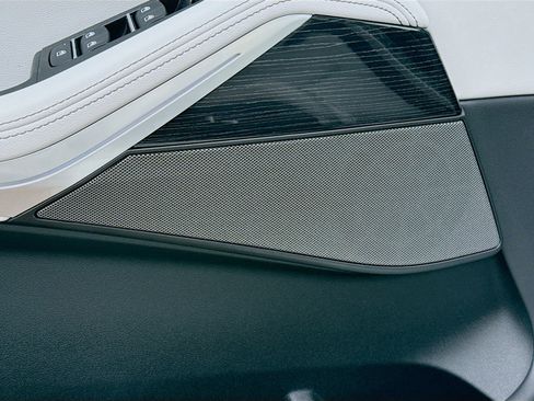 Used 2025 BMW X5 xDrive40i w/ M Sport Package image 24