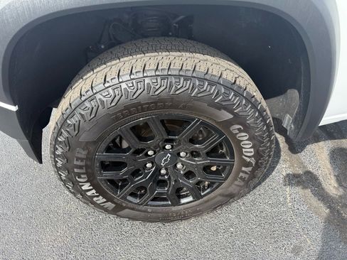 Used 2024 Chevrolet Colorado Trail Boss w/ Technology Package image 9