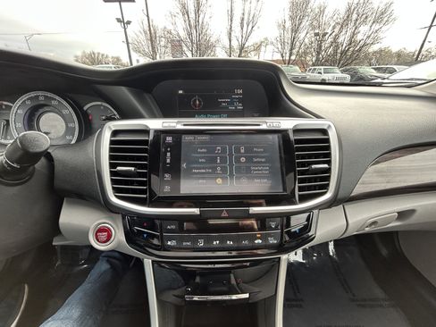 Used 2017 Honda Accord EX-L image 22