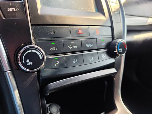 Used 2015 Toyota Camry SE FWD image 26
