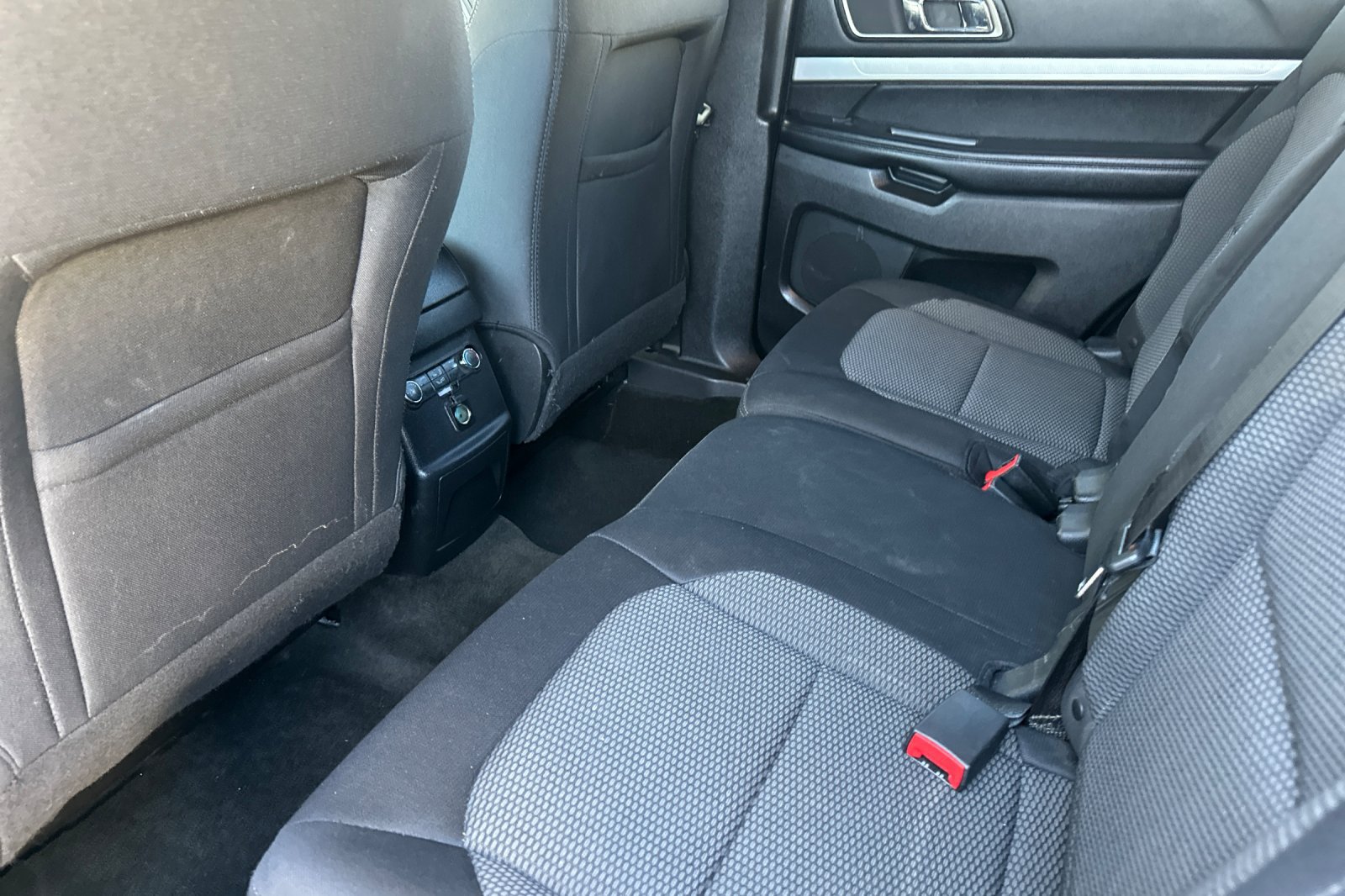 Used 2017 Ford Explorer XLT FWD image 14