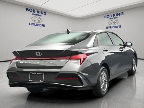 New 2026 Hyundai Elantra SE FWD image 19