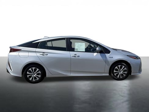 Used 2022 Toyota Prius Prime XLE image 9