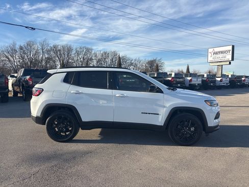 New 2026 Jeep Compass Latitude image 2