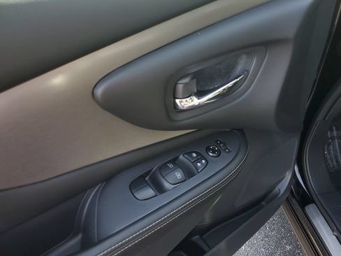 Certified 2024 Nissan Murano SV w/ SV Midnight Edition Package FWD image 12
