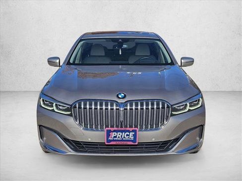 Used 2021 BMW 740i w/ Premium Package image 2