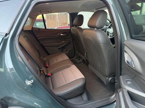 Used 2025 Chevrolet Trax LT w/ LT Convenience Package image 23