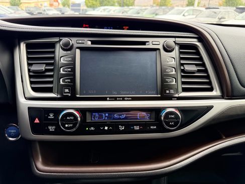 Used 2019 Toyota Highlander Limited AWD/4WD image 16