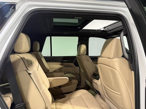 Used 2023 Cadillac Escalade Premium Luxury AWD/4WD image 44