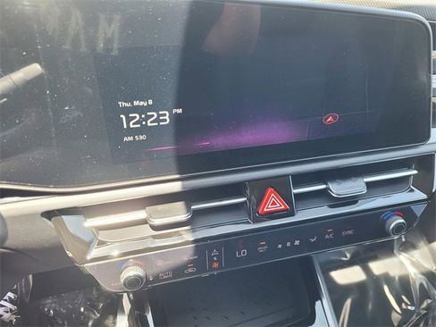 New 2025 Kia Niro EX image 9