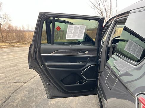 Used 2023 Jeep Grand Cherokee L Limited w/ Luxury Tech Group II image 34