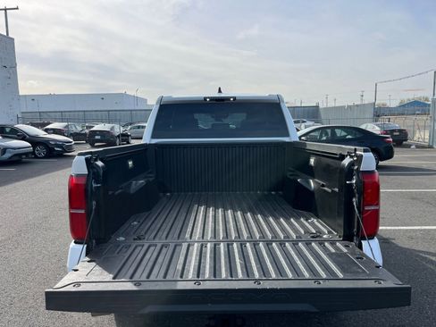 Used 2025 Toyota Tacoma TRD Off-Road image 31
