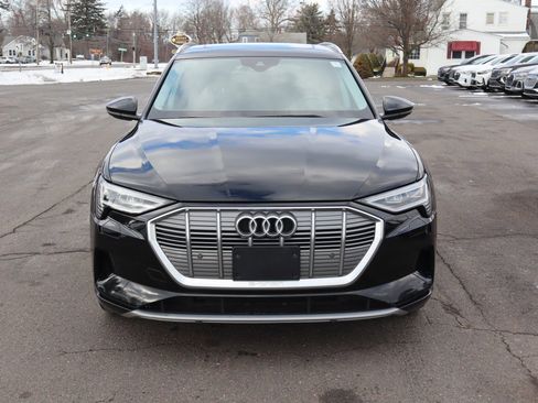 Used 2021 Audi e-tron Premium image 2