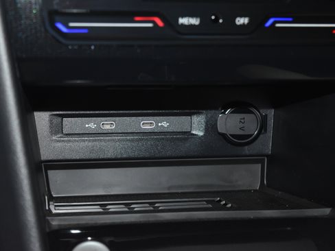 New 2025 Volkswagen Taos SE image 11