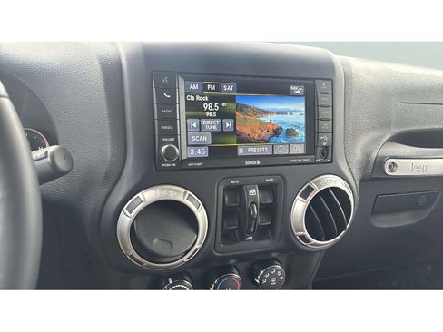 Used 2017 Jeep Wrangler Unlimited Sahara w/ Max Tow Package AWD/4WD image 16