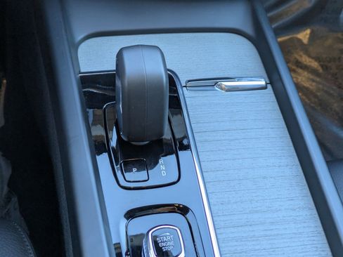 Certified 2025 Volvo XC60 B5 Plus image 23