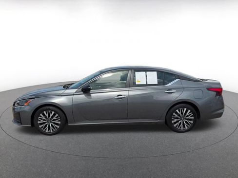 Used 2025 Nissan Altima 2.5 SV FWD image 7