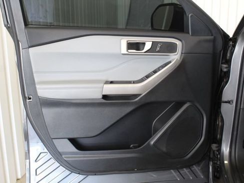 Used 2024 Ford Explorer XLT w/ Equipment Group 202A RWD image 9