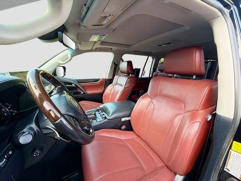Used 2020 Lexus LX 570 4WD w/ Luxury Package image 11