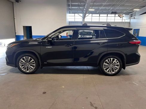 Used 2021 Toyota Highlander Limited image 6