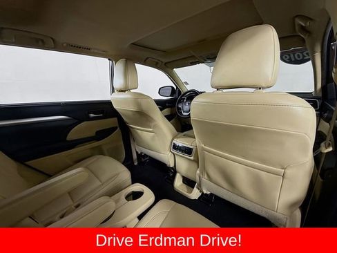 Used 2019 Toyota Highlander XLE FWD image 29