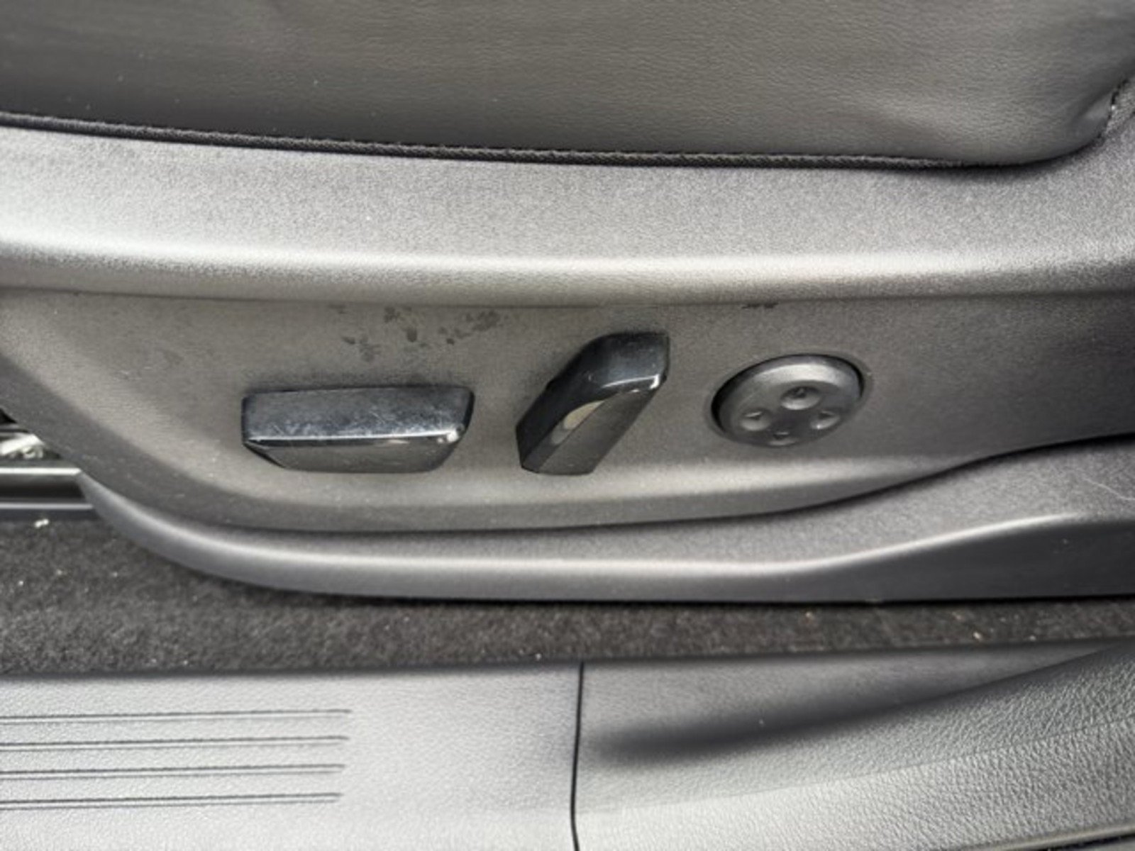 Used 2024 Nissan Ariya FWD image 11
