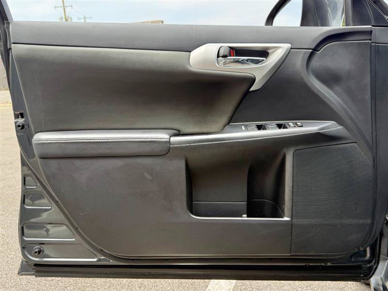 Used 2011 Lexus CT 200h Premium FWD image 16