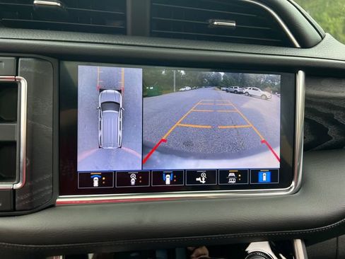 Used 2021 GMC Yukon XL Denali w/ Denali Premium Package image 30