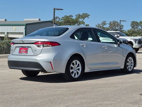 Used 2025 Toyota Corolla LE FWD image 5