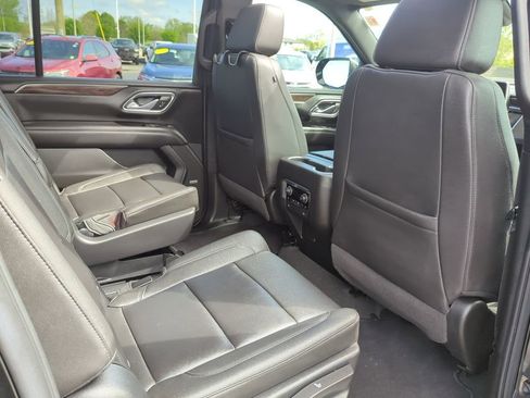 Used 2022 Chevrolet Suburban LT w/ Luxury Package AWD/4WD image 17