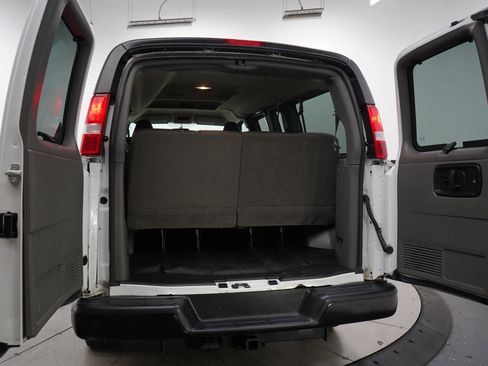 Used 2019 Chevrolet Express 2500 LS w/ Driver Convenience Package RWD image 9
