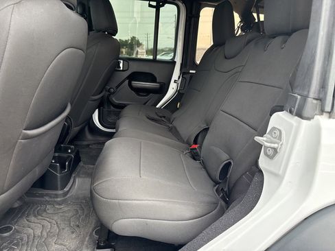 Used 2018 Jeep Wrangler Unlimited Sport image 12