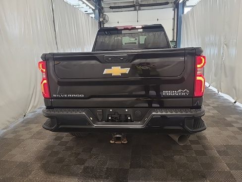Used 2023 Chevrolet Silverado 2500 High Country AWD/4WD image 3