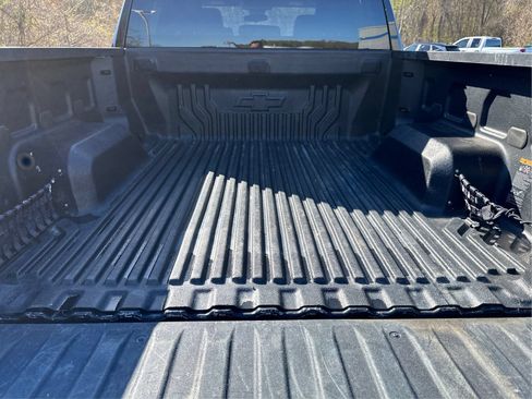 Used 2023 Chevrolet Silverado 1500 LT AWD/4WD image 12