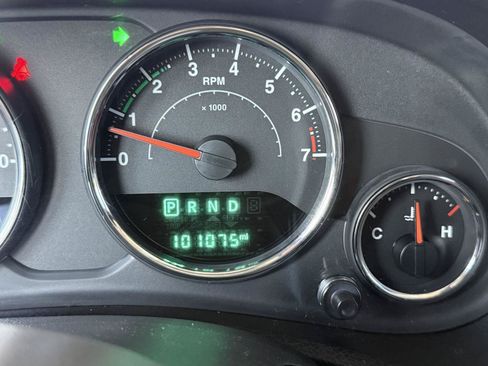 Used 2018 Jeep Wrangler Unlimited Rubicon w/ Connectivity Group AWD/4WD image 23