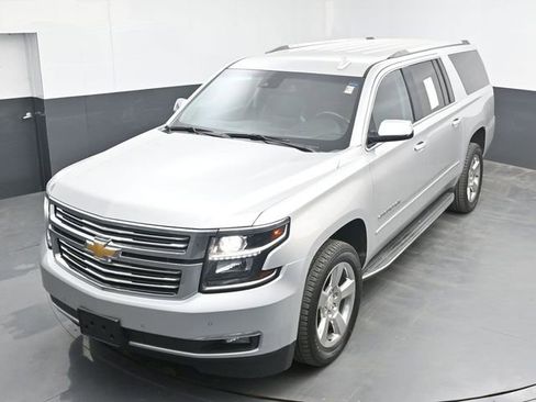 Used 2020 Chevrolet Suburban Premier AWD/4WD image 40
