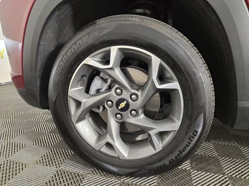 Certified 2025 Chevrolet Trax LT w/ LT Convenience Package FWD image 33