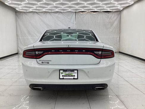 Used 2019 Dodge Charger SXT image 10