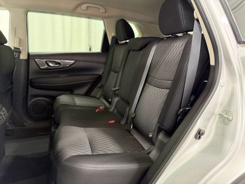 Used 2018 Nissan Rogue SV image 38