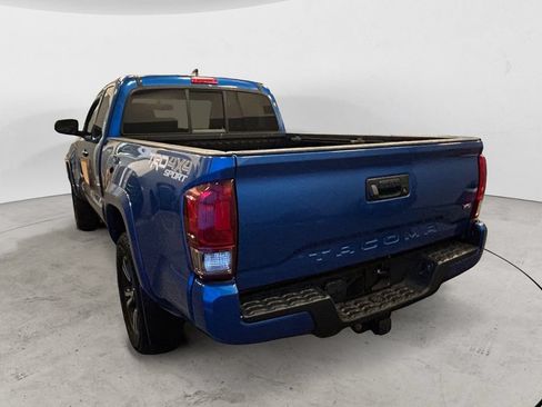 Used 2017 Toyota Tacoma TRD Sport w/ Tow Package AWD/4WD image 3