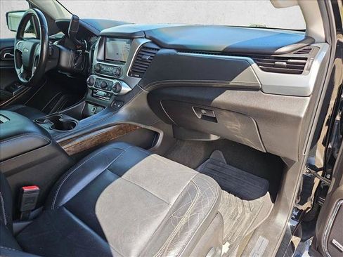 Used 2017 Chevrolet Suburban LT RWD image 22