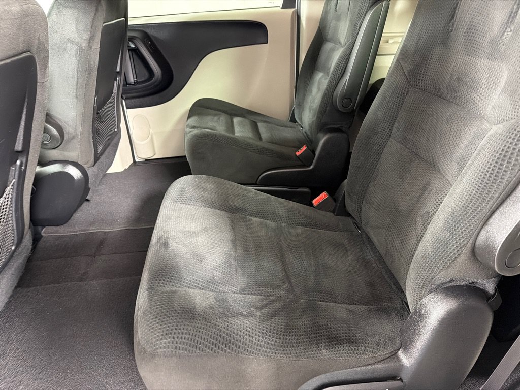 Used 2016 Dodge Grand Caravan SXT FWD image 16