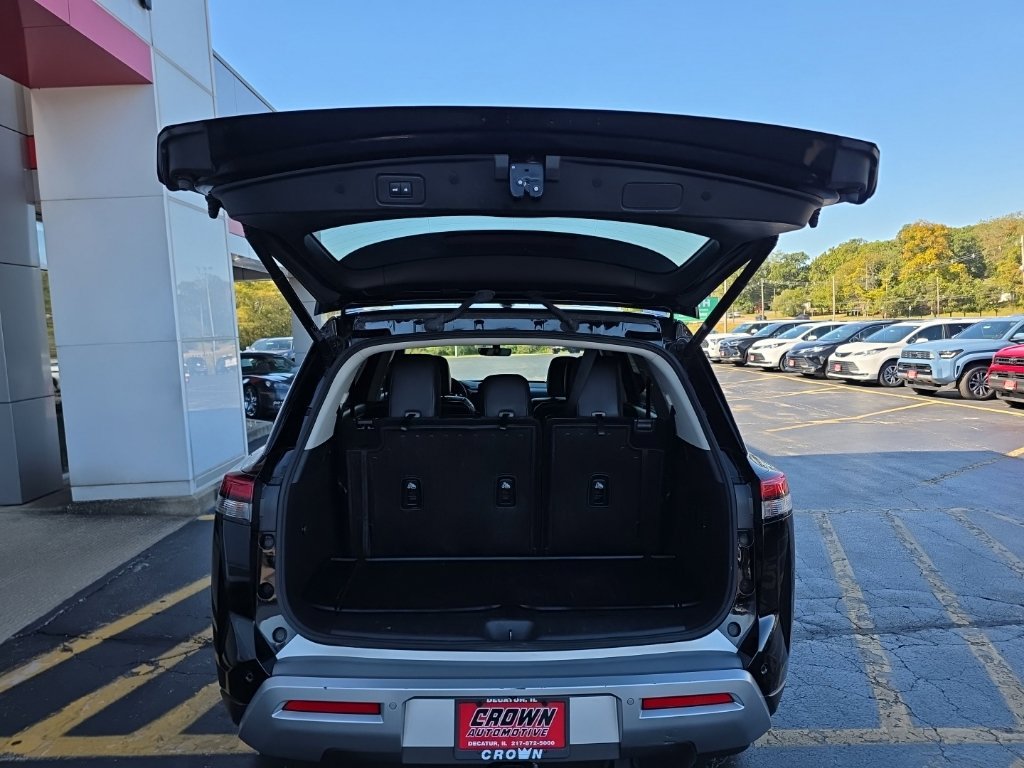 Used 2024 Nissan Pathfinder Platinum AWD/4WD image 6