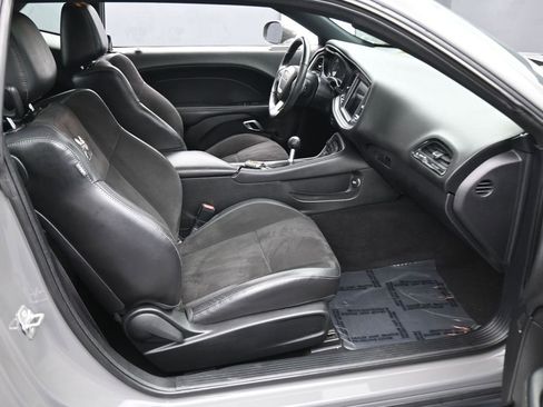 Used 2019 Dodge Challenger R/T Scat Pack w/ Shaker Package image 33