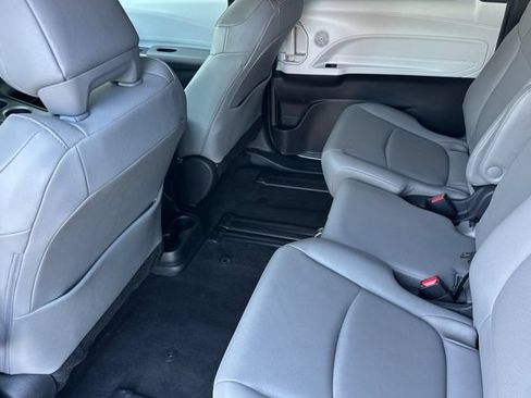 Certified 2026 Toyota Sienna XLE FWD image 16