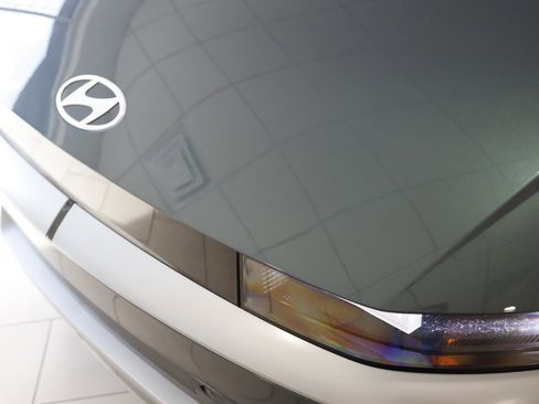 New 2025 Hyundai Ioniq 5 SEL image 6