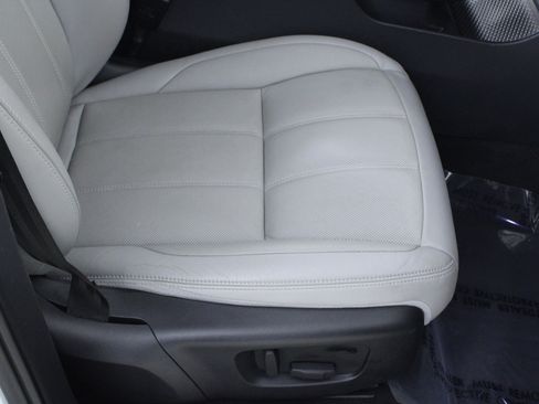 Used 2020 Land Rover Range Rover Evoque S image 16