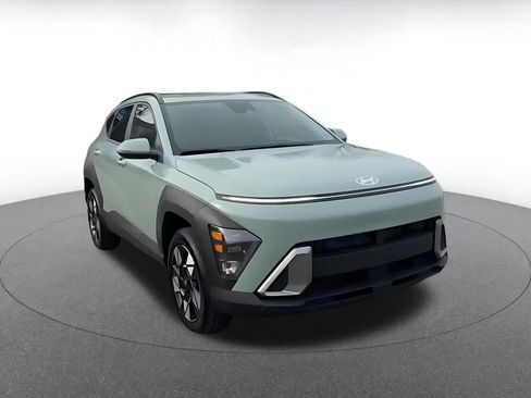 Used 2025 Hyundai Kona SEL image 3
